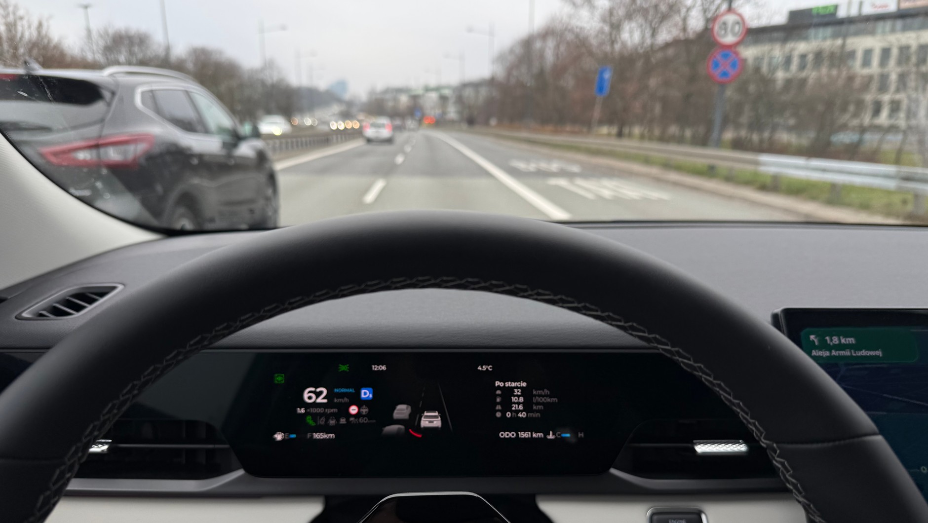 Widok zza kierownicy Jaecoo J5