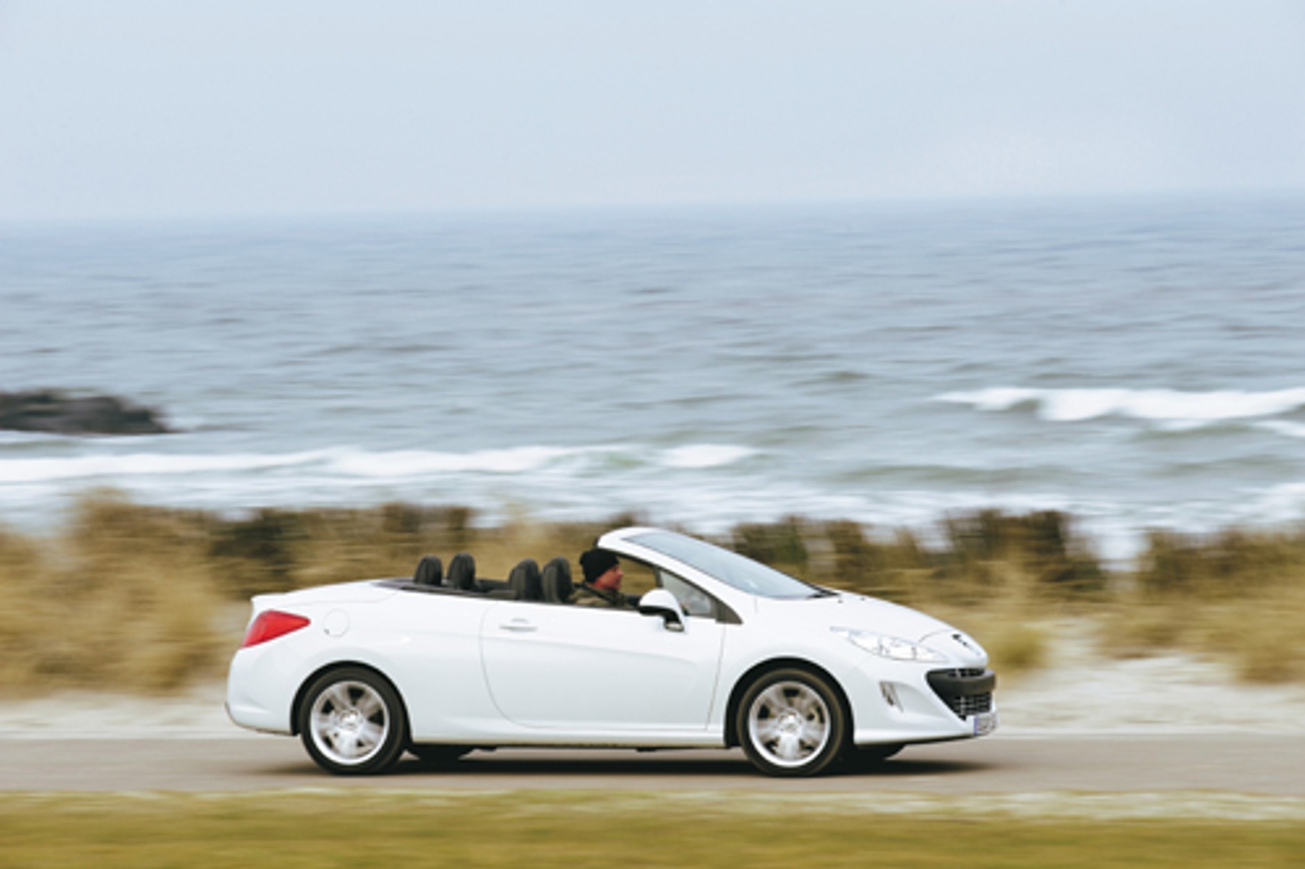 Peugeot 308CC kontra VW Eos, Ford Focus CC, Opel Astra Twin Top i Renault Megane CC - Lato może już nadejść