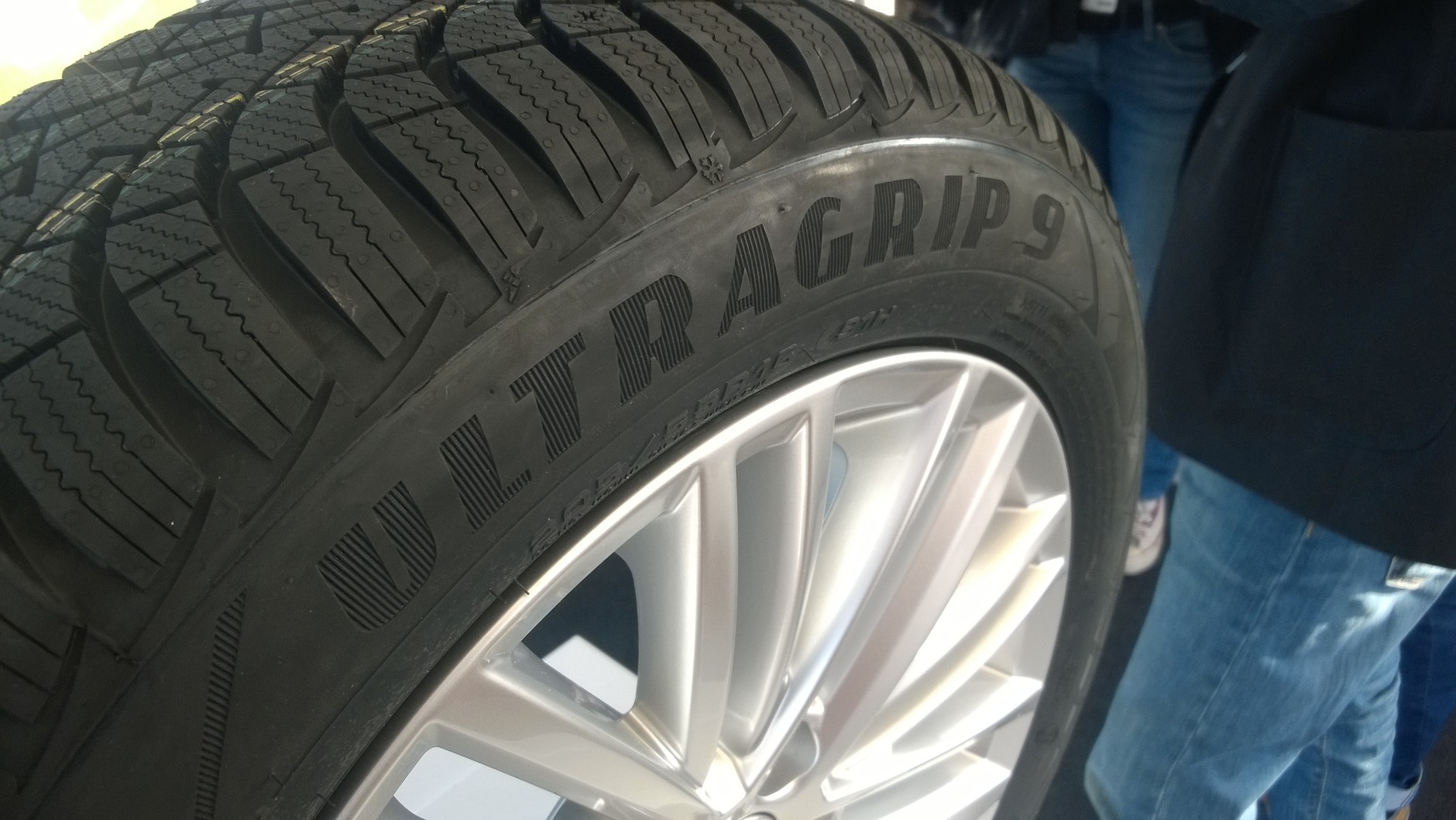 Goodyear UltraGrip 9