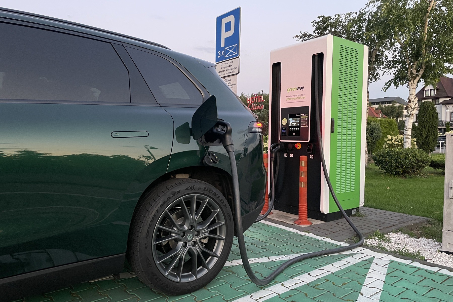 Ładowanie Leapmotora na stacji szybkiego ładowania DC