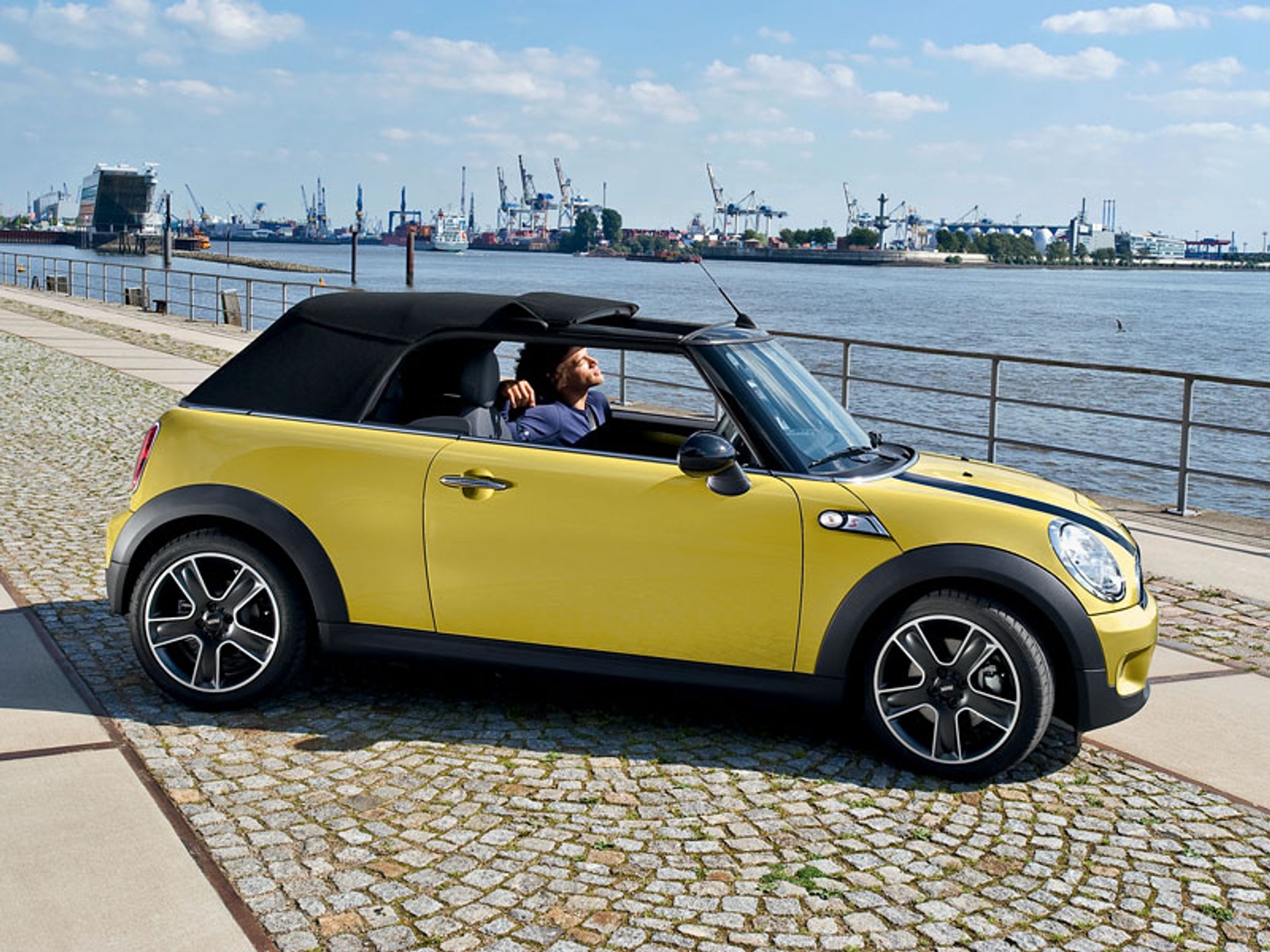 Mini Cabrio: pierwsze zdjęcia i informacje