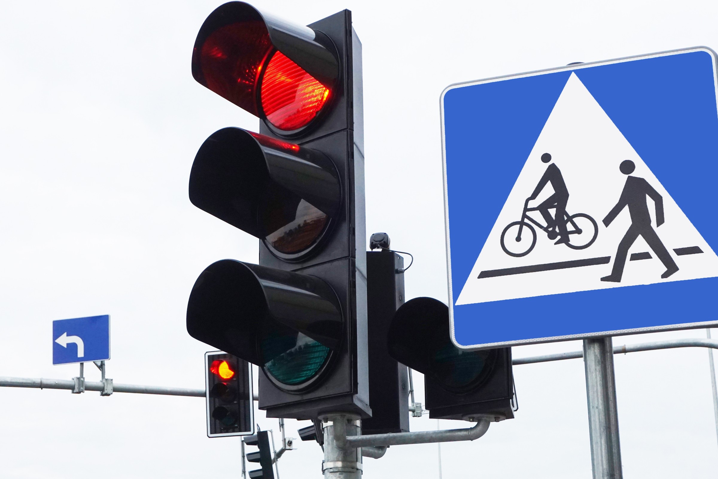 Automatyczne kamery wyłapią przejeżdżających na czerwonym świetle. To czeka kierowców w 2026 r.