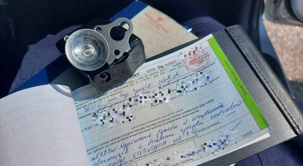 54-latek otrzymał dotkliwy mandat za posiadanie antyradaru w swoim samochodzie