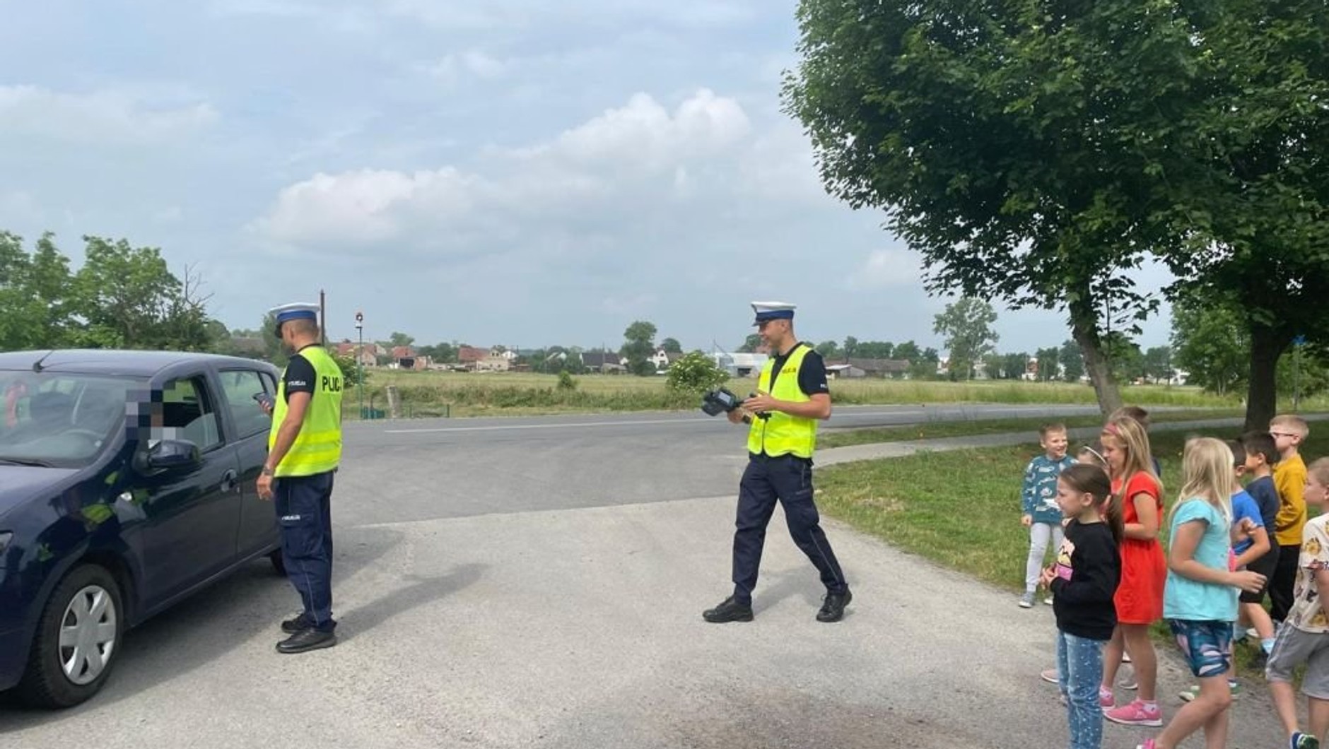Policjanci prowadzili nietypową akcję. Wręczali cytryny