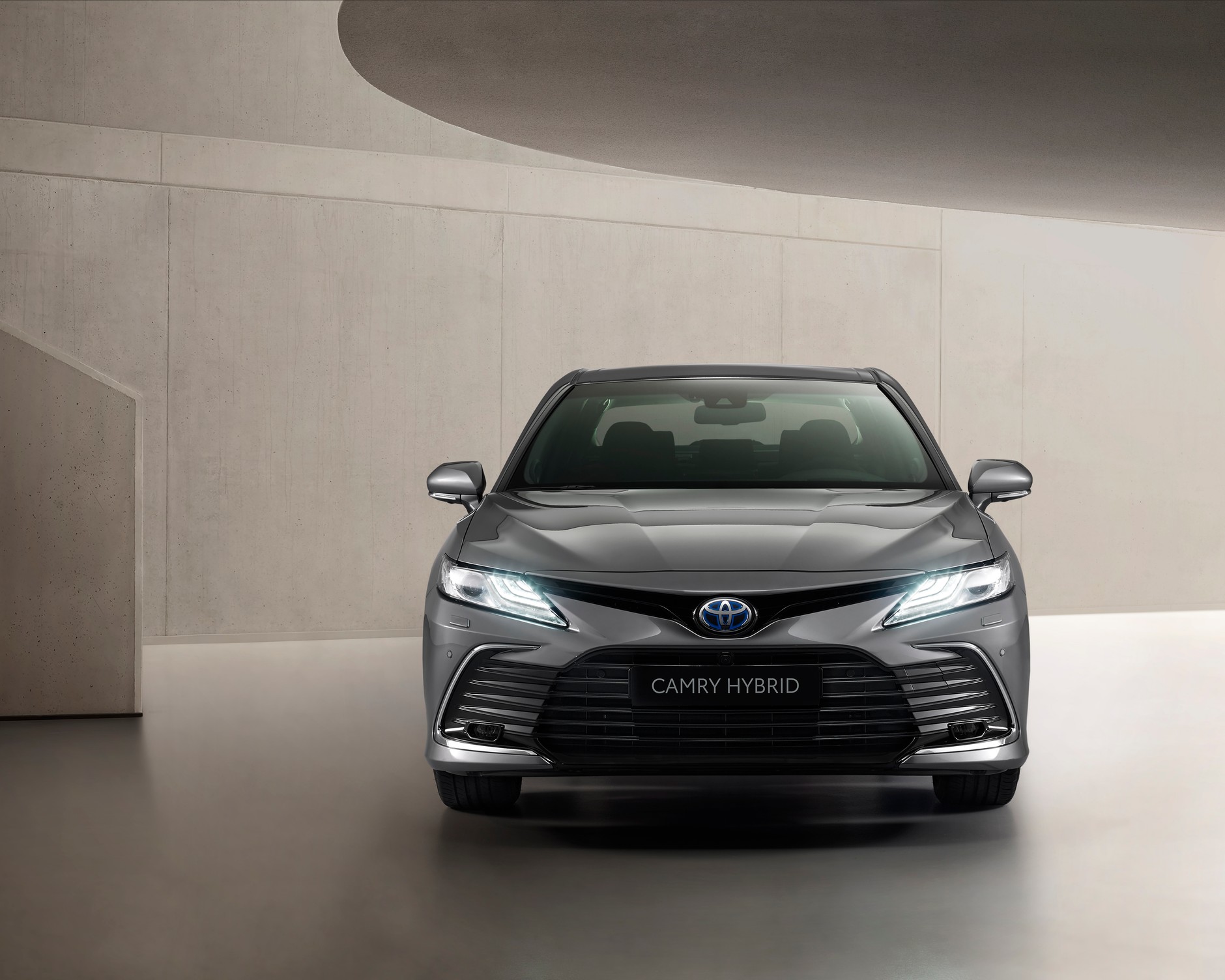 Toyota Camry Hybrid po face liftingu