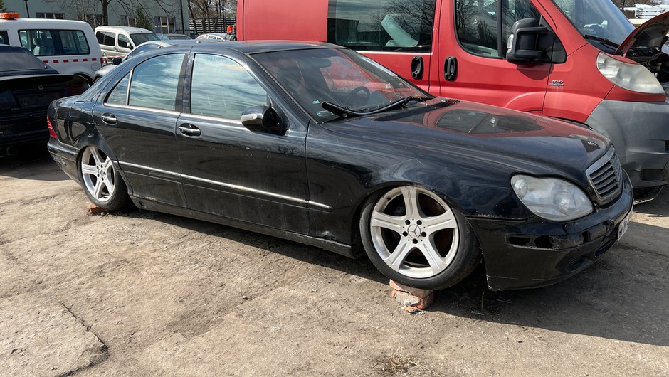Porzucony Mercedes klasy S