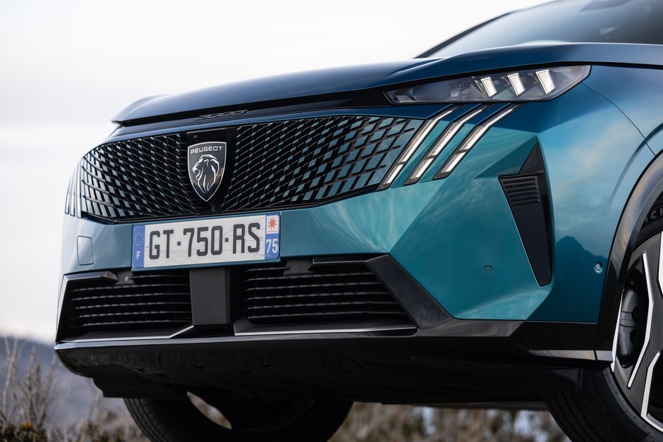 Peugeot e-3008