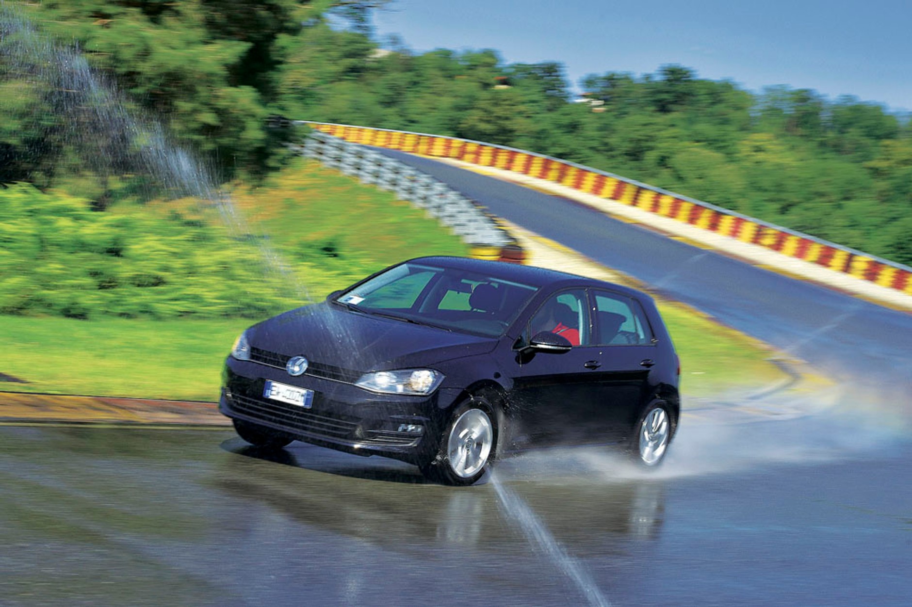 Prowadzenie na mokrej nawierzchni