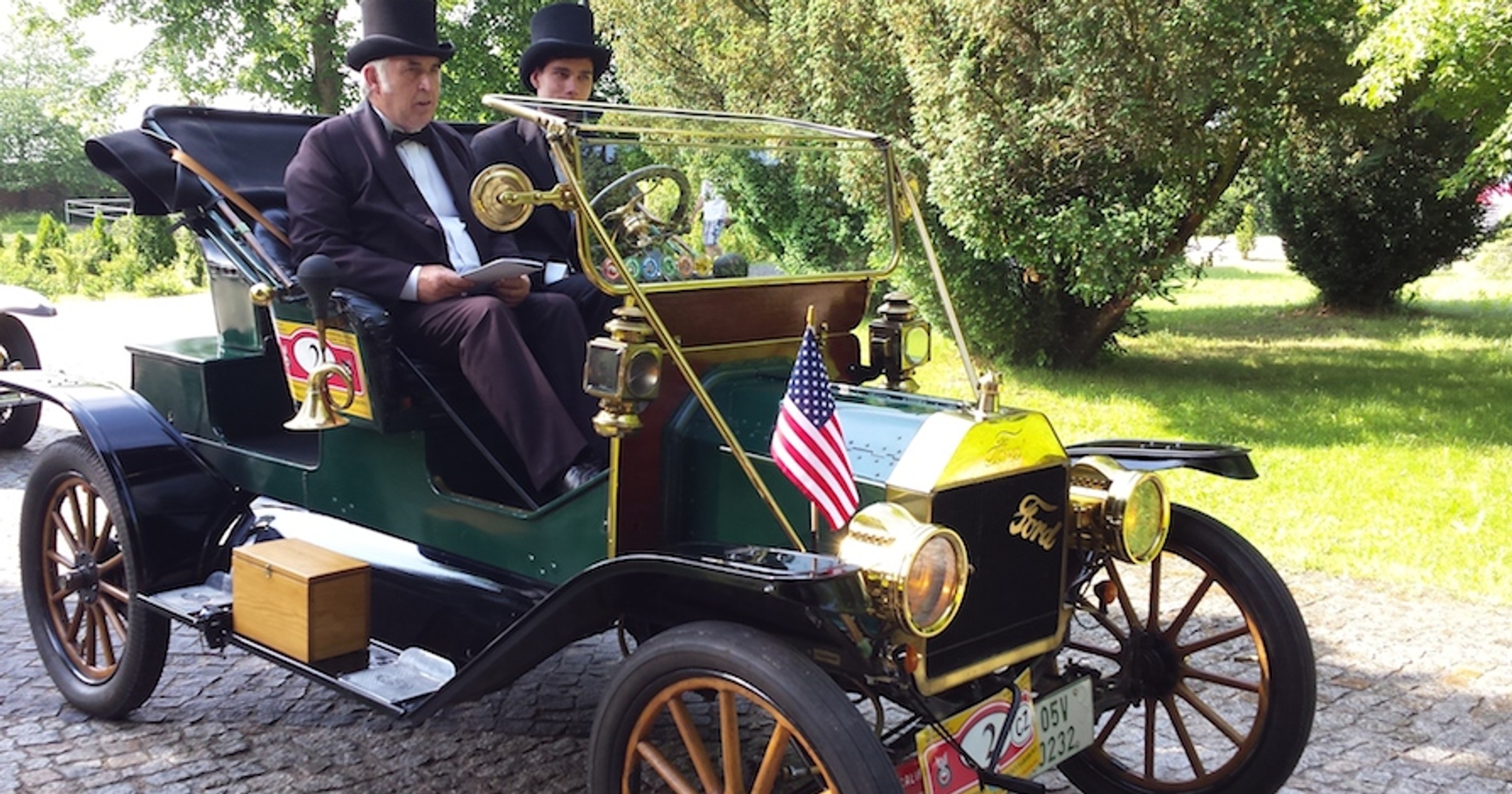 Przedwojenne auta zabytkowe (Ford T z 1911 r.)