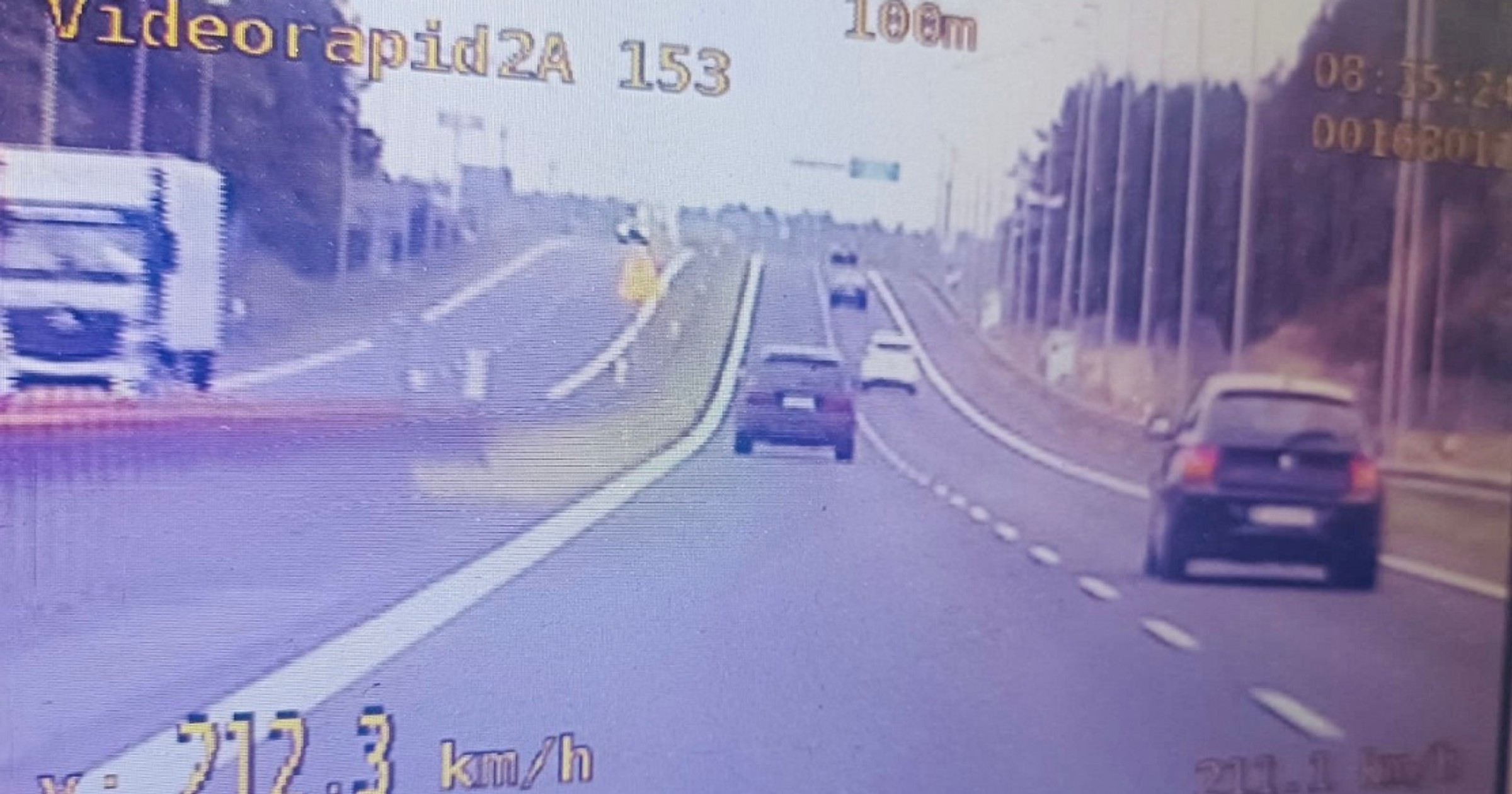 Obraz pochodzący z serwisu https://stargard.policja.gov.pl/zst/dzialania-policji/aktualno/63107,W-warunkach-recydywy-razaco-przekroczyl-predkosc-pedzil-z-predkoscia-212-kmh-efe.html