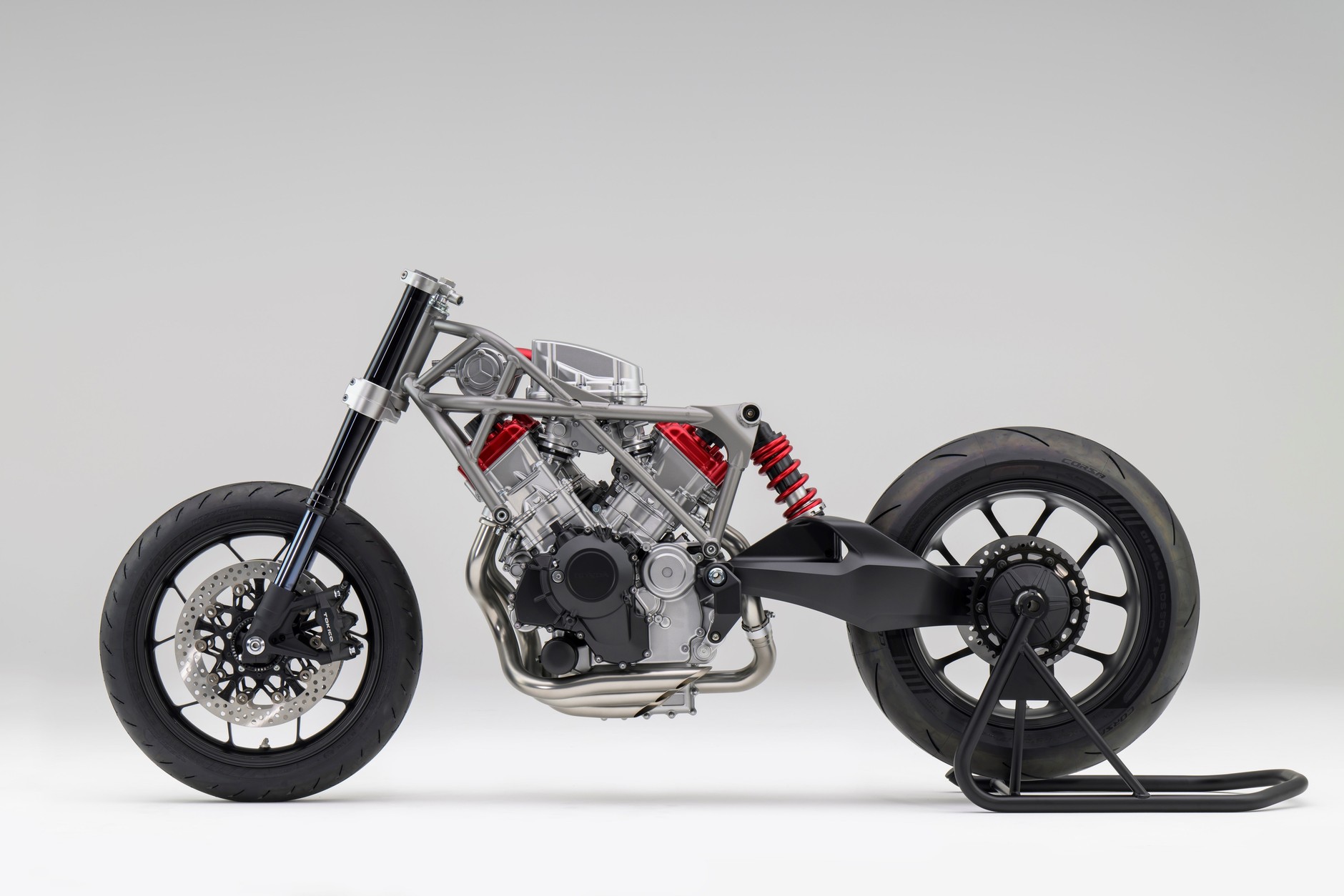 Honda zaprezentowała pokazała przełomowy silnik. Widlasta trójka dostała elektryczny kompresor