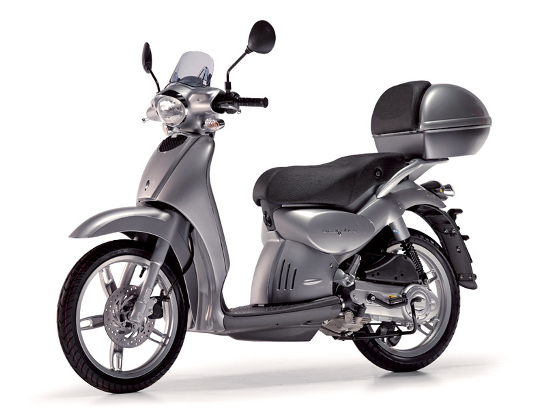 Aprilia Scarabeo 125/200 – w miasto na żuczku