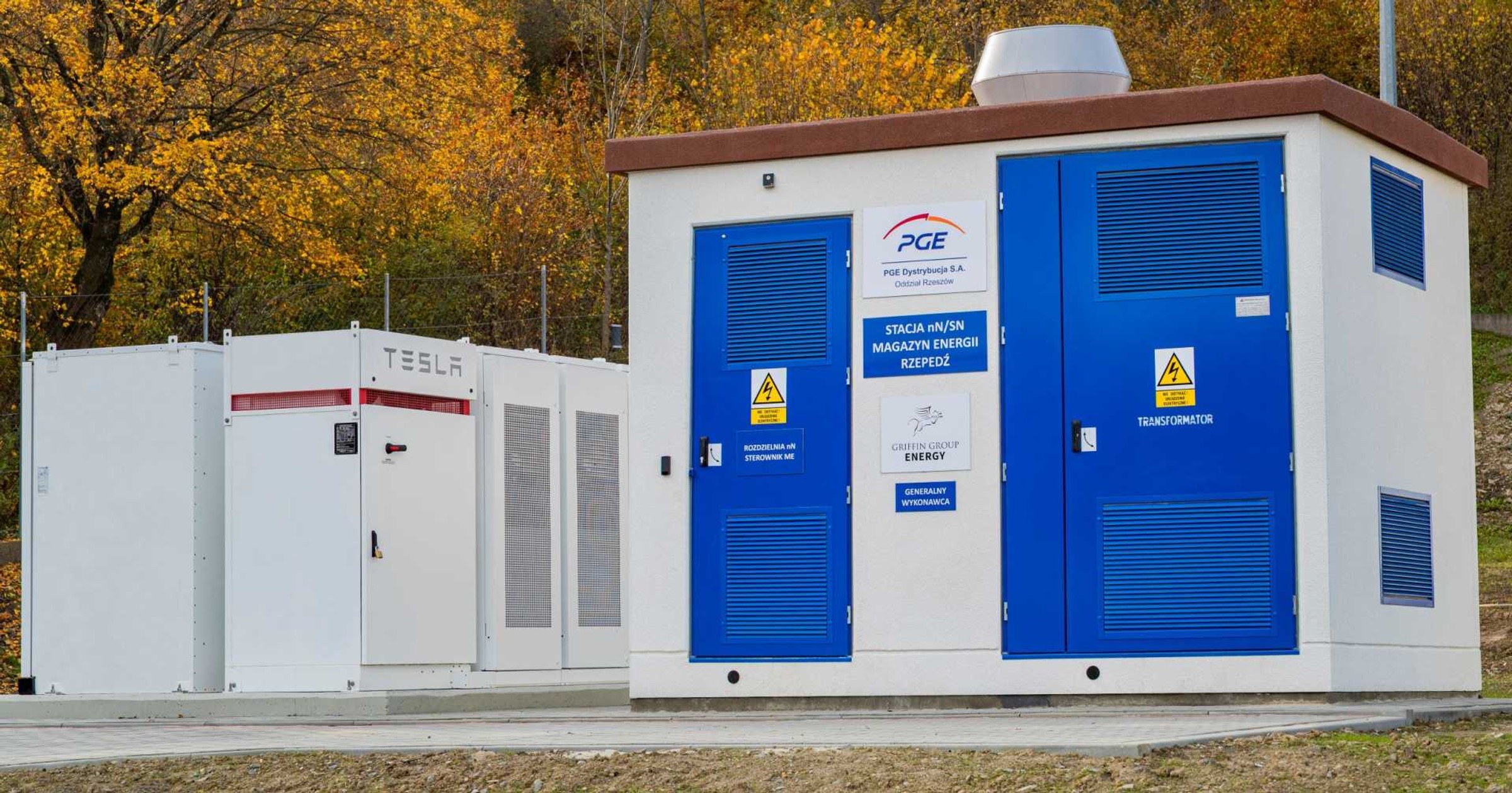 Magazyn energii PGE Rzepedź z modułami Tesli