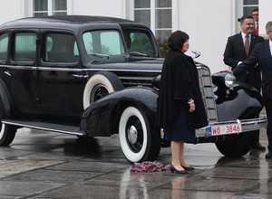 Prezydent Komorowski w Cadillacu Piłsudskiego