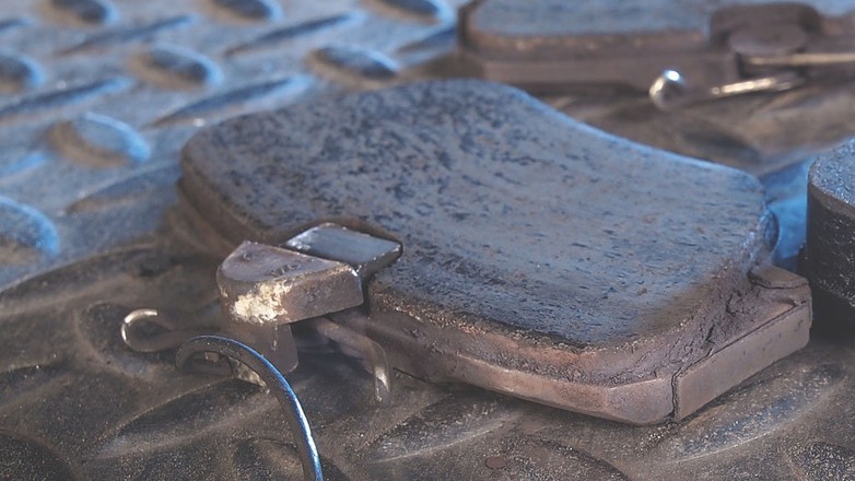 Jak samodzielnie wymienić klocki hamulcowe?