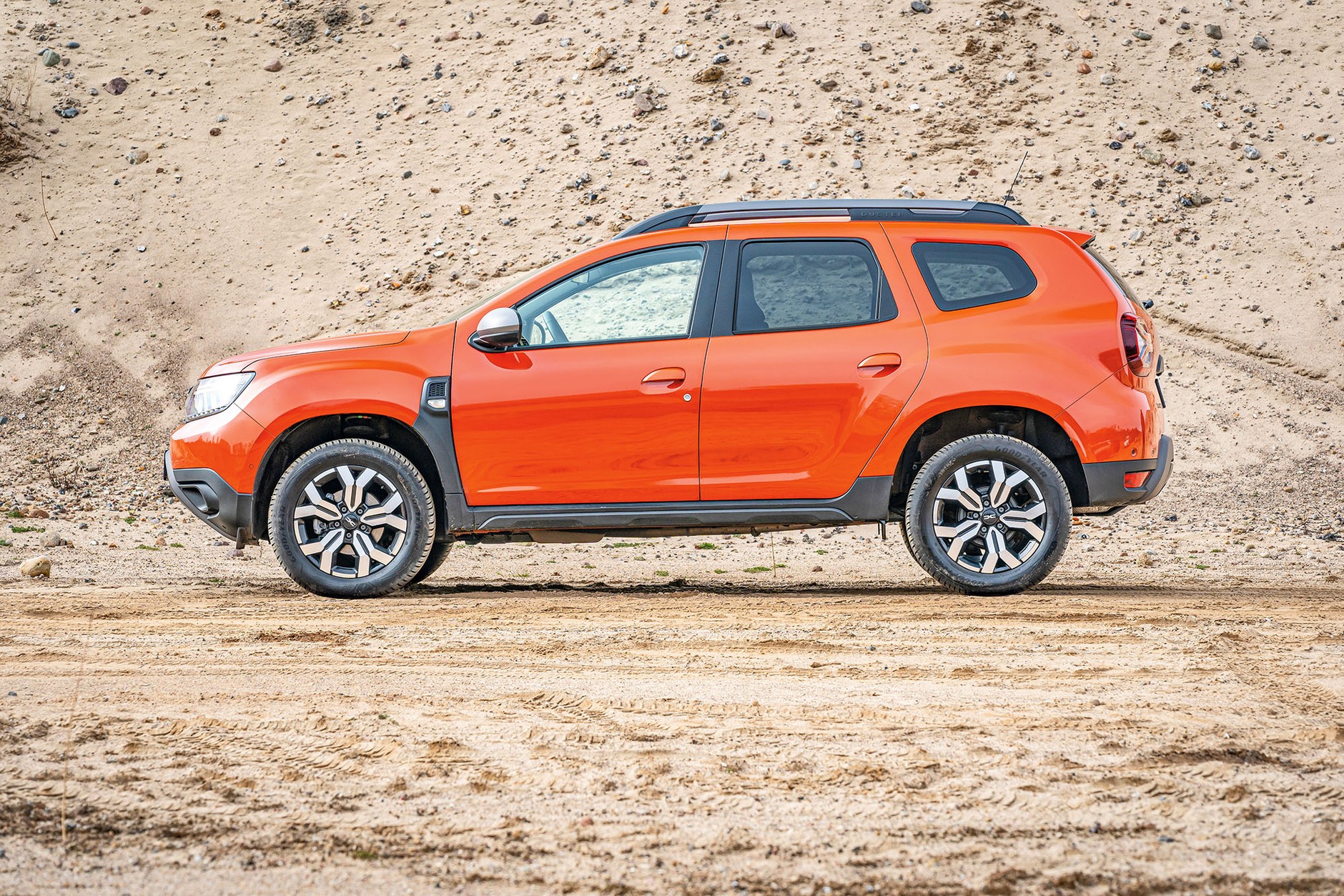 Dacia Duster - 670 egz.