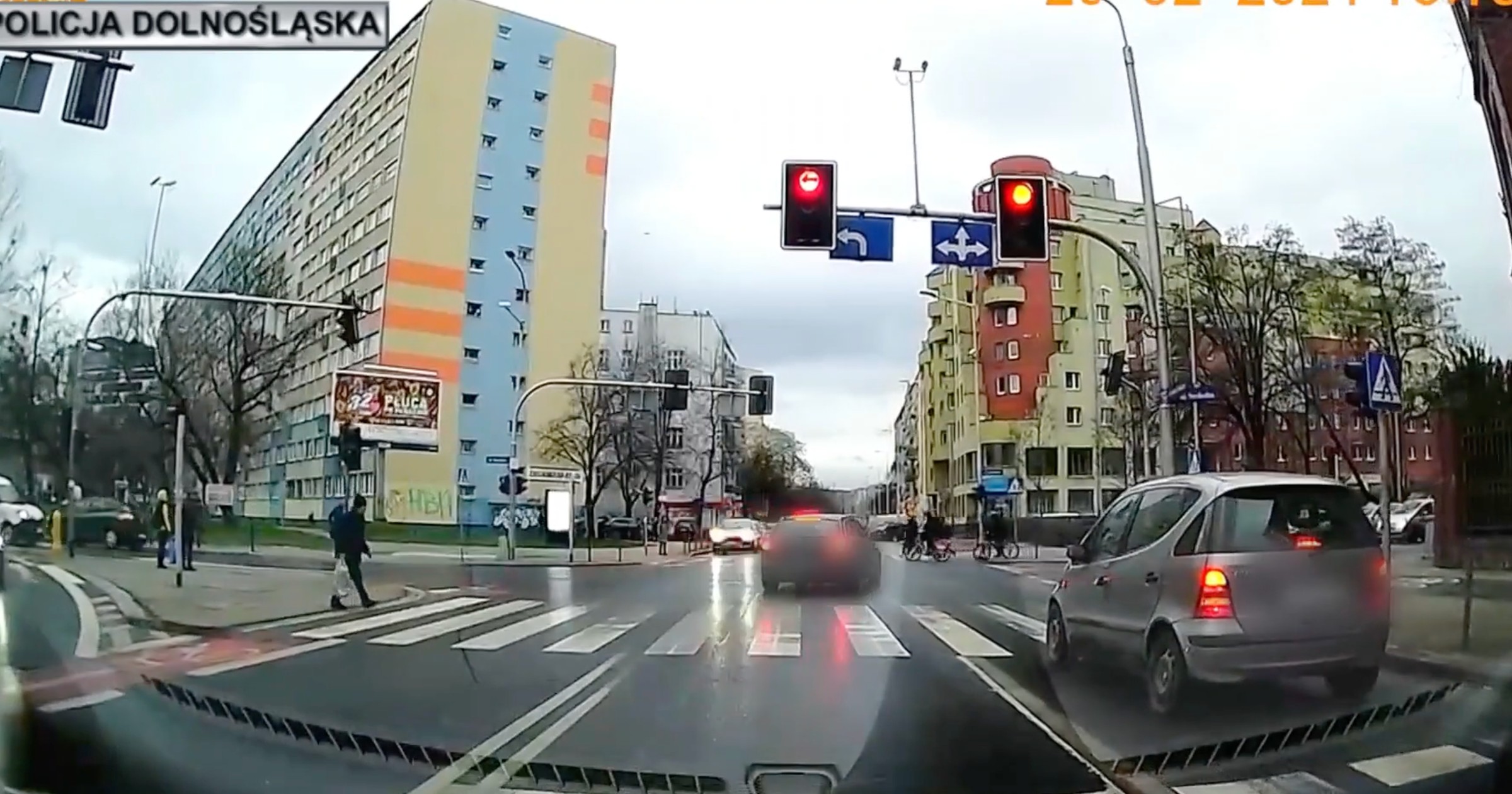 Kadr z filmu dolnośląskiej policji "stop agresji drogowej"