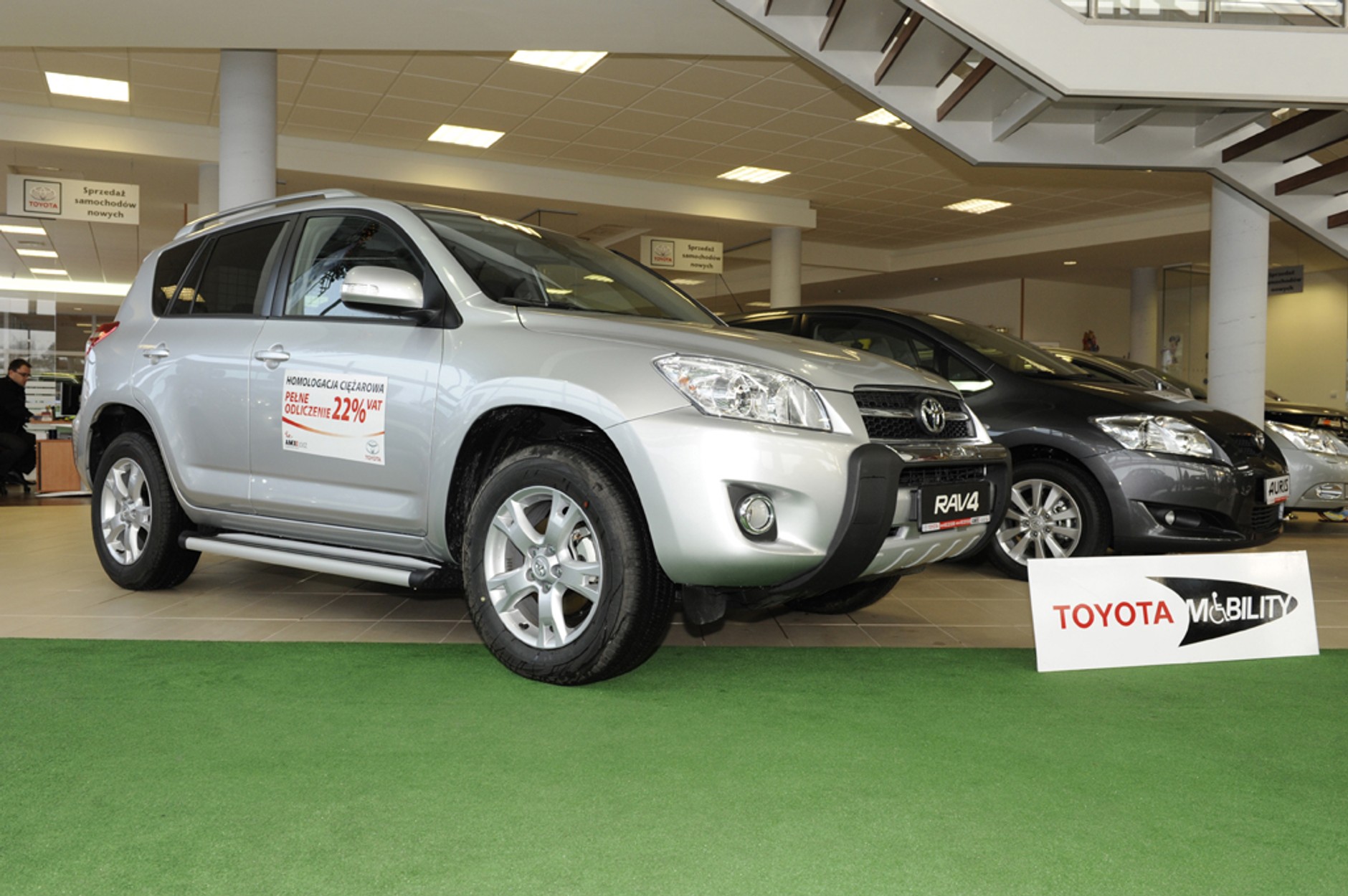 Toyota Mobility - Poznaj salony i samochody programu Toyota Mobility