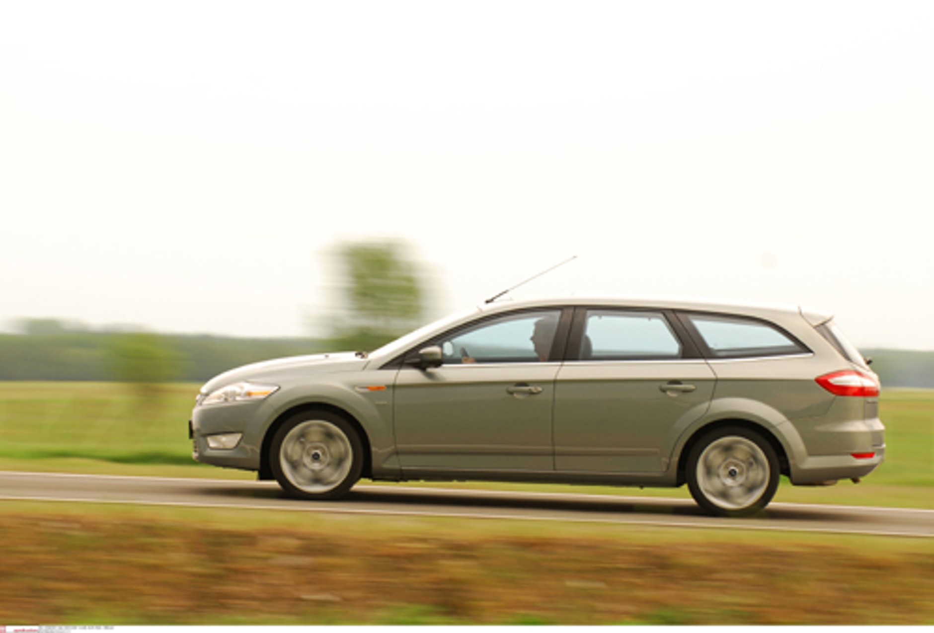 Ford Mondeo Kombi 2.5T - Ekspresowe kombi