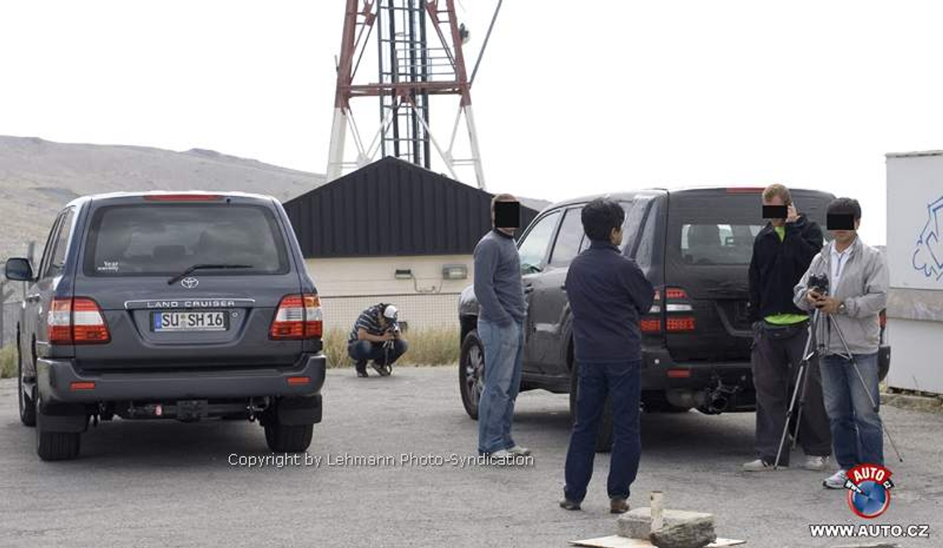 Zdjęcia szpiegowskie: nowa Toyota Land Cruiser/Lexus LX 470