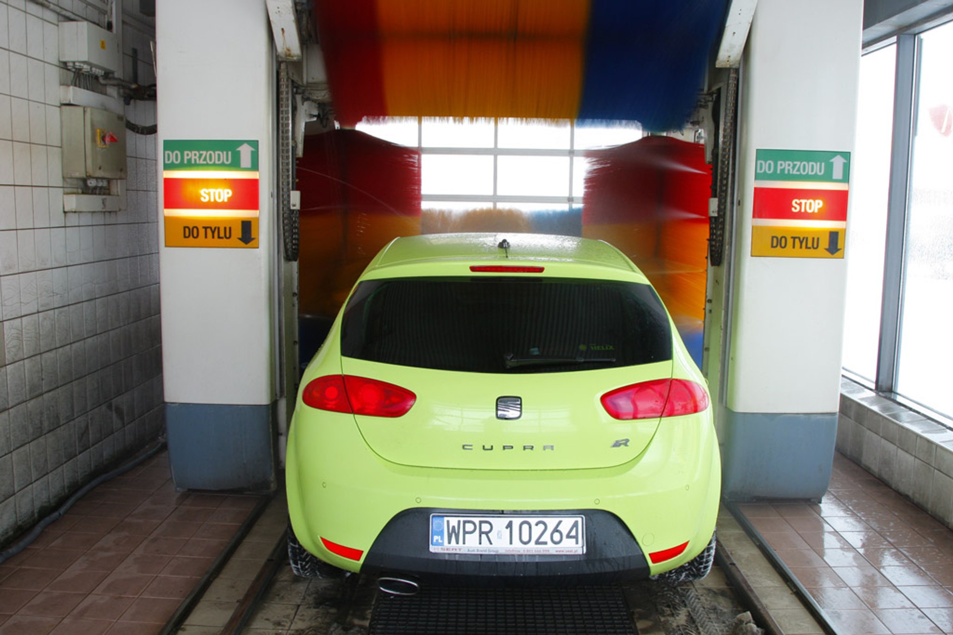 Radzimy gdzie i jak umyć auto zimą