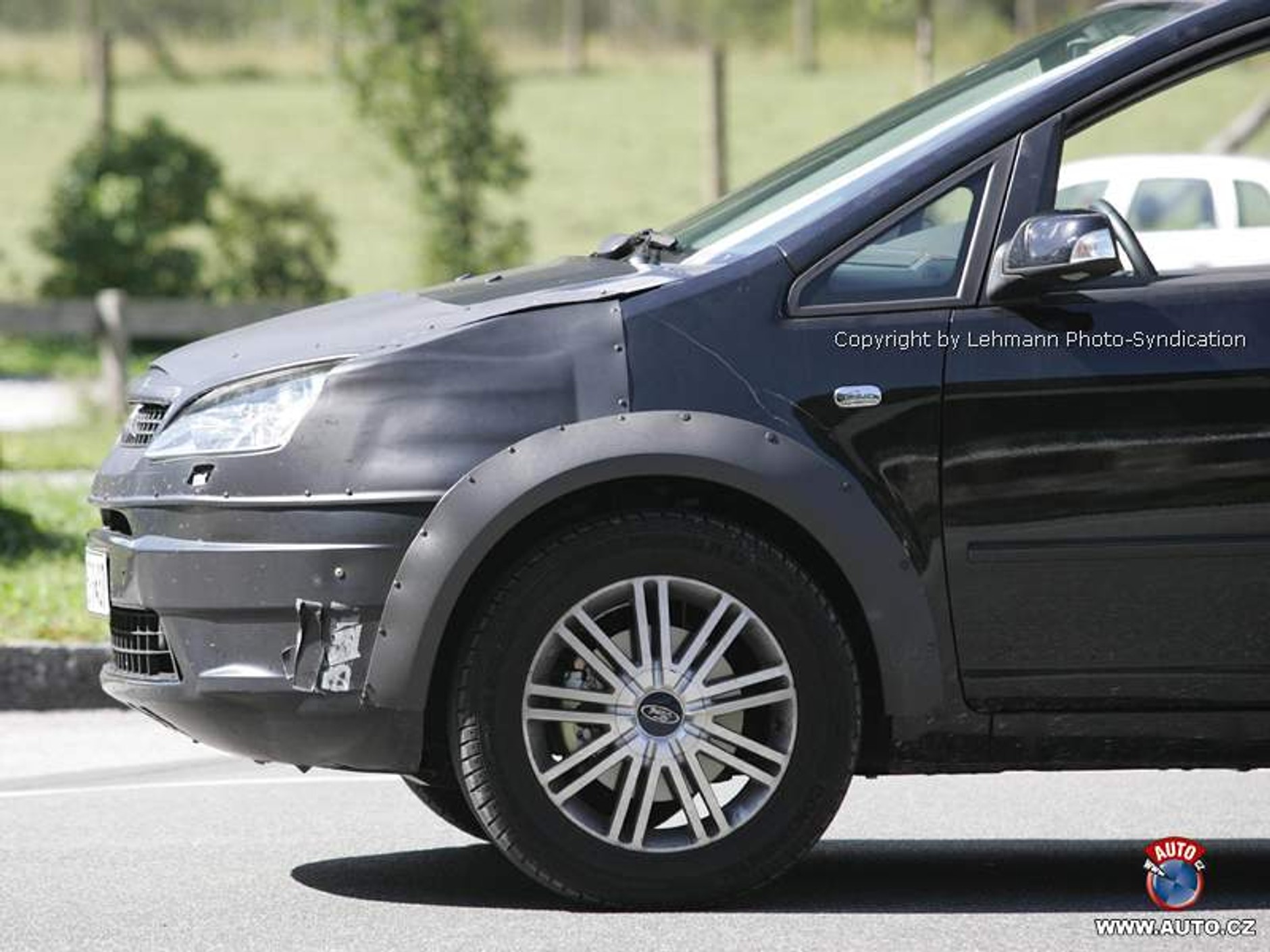 Zdjęcia szpiegowskie: Ford Focus C-MAX z napędem na cztery koła!