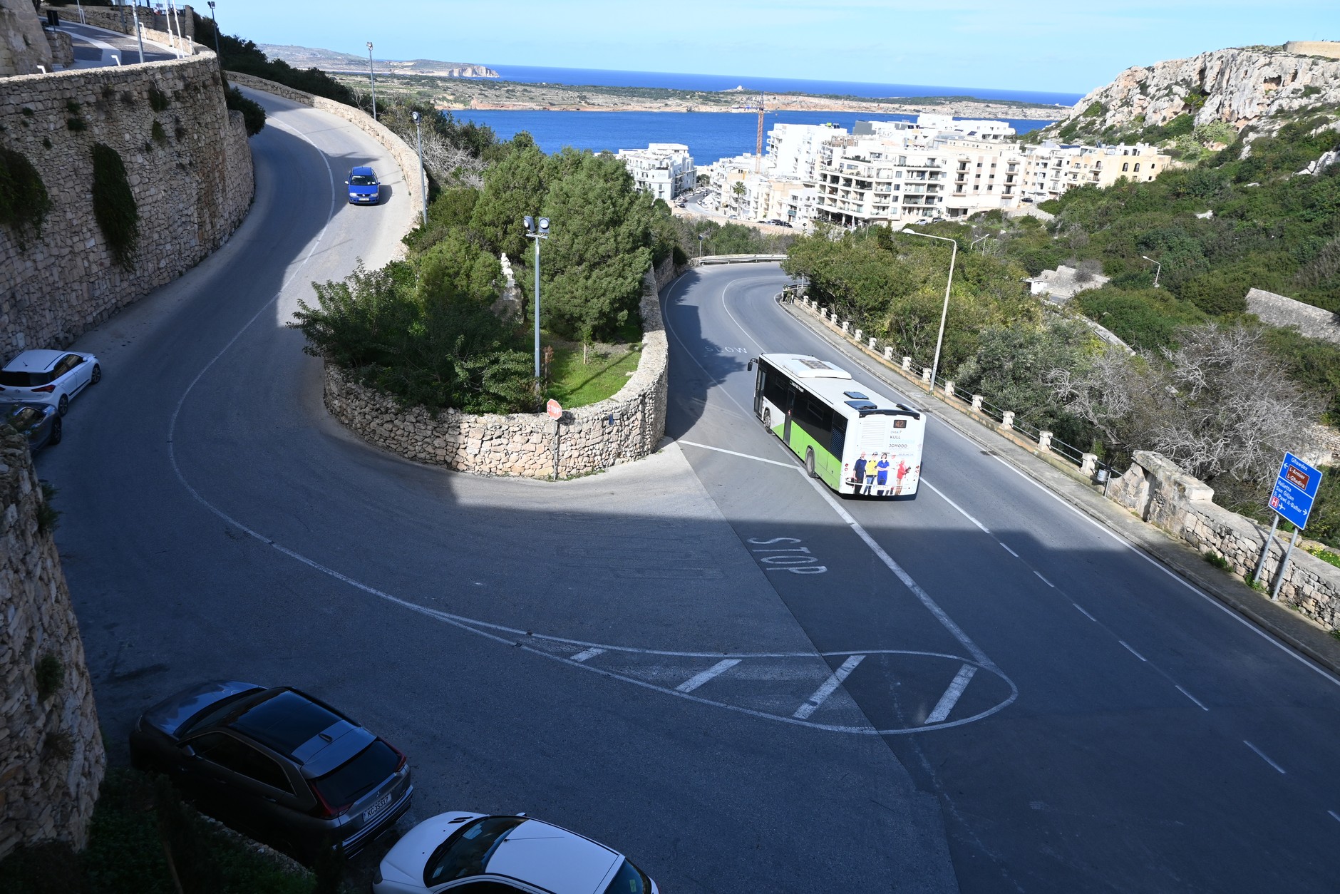 Autobusy na Malcie jeżdżą dość często i umożliwiają dotarcie nawet do odległych zakątków