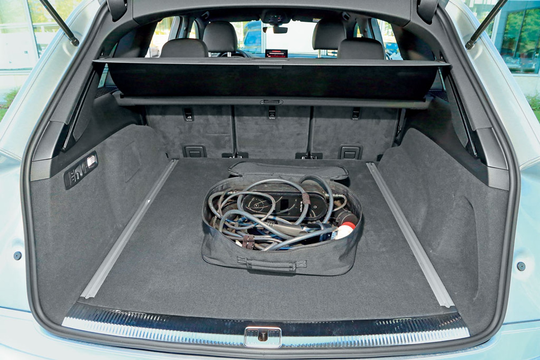 Audi Q7 E-TRON - diesel pod napięciem