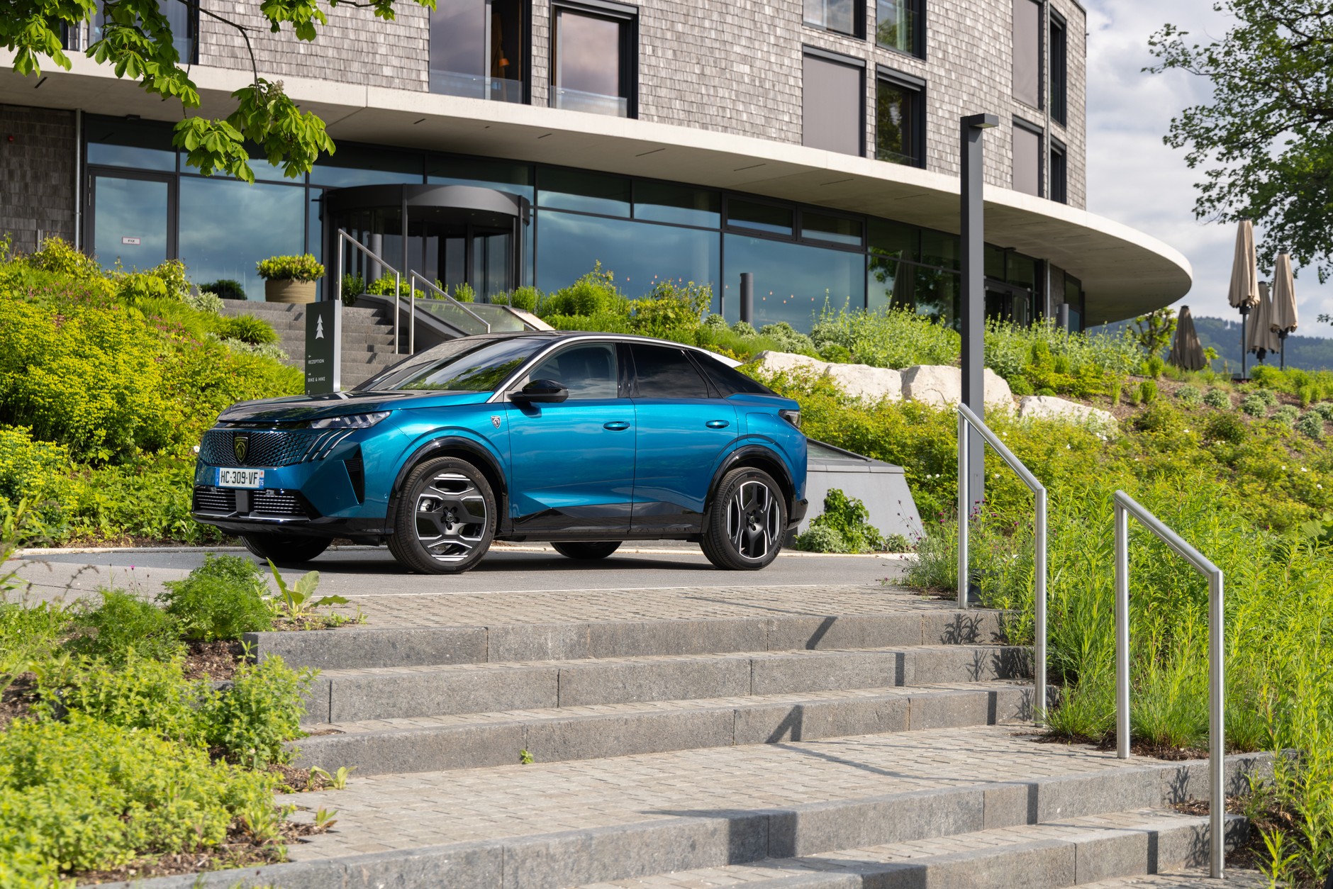 Peugeot E-3008 325 Dual Motor