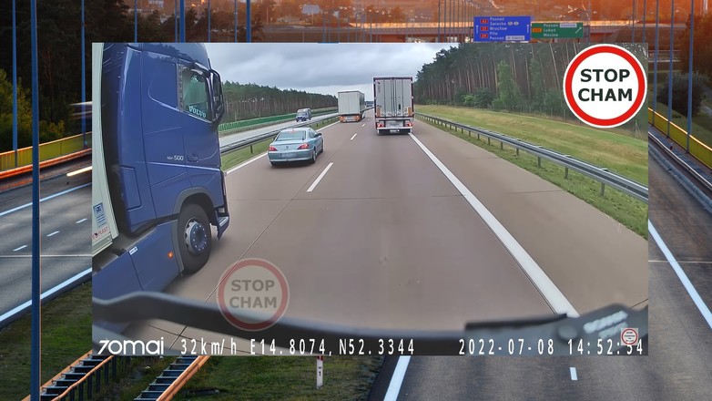 Wyprzedzał pasem awaryjnym i hamował. Kierowcy TIR-ów dali mu nauczkę