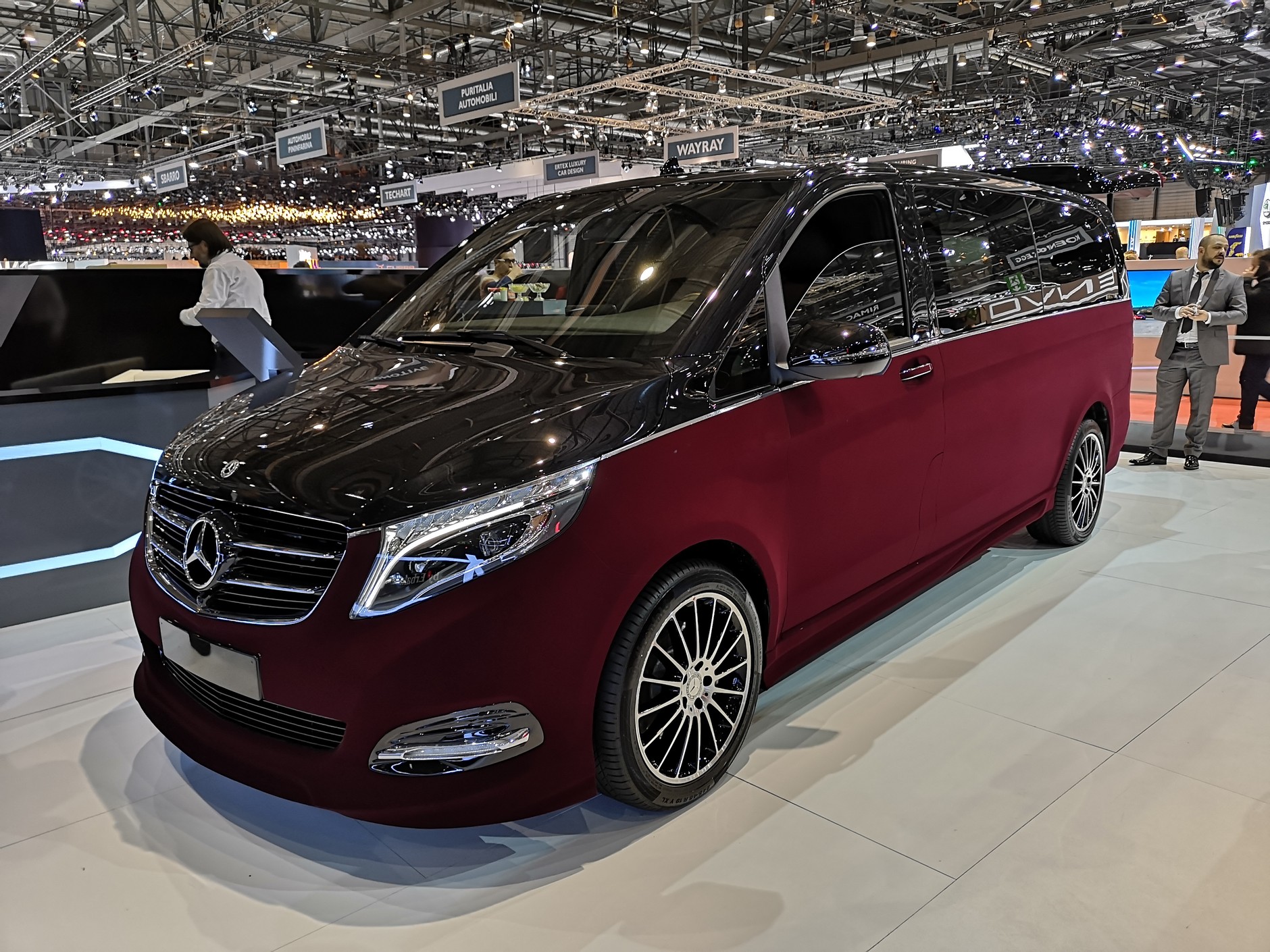 Luksusowe vany - salon samochodowy w Genewie