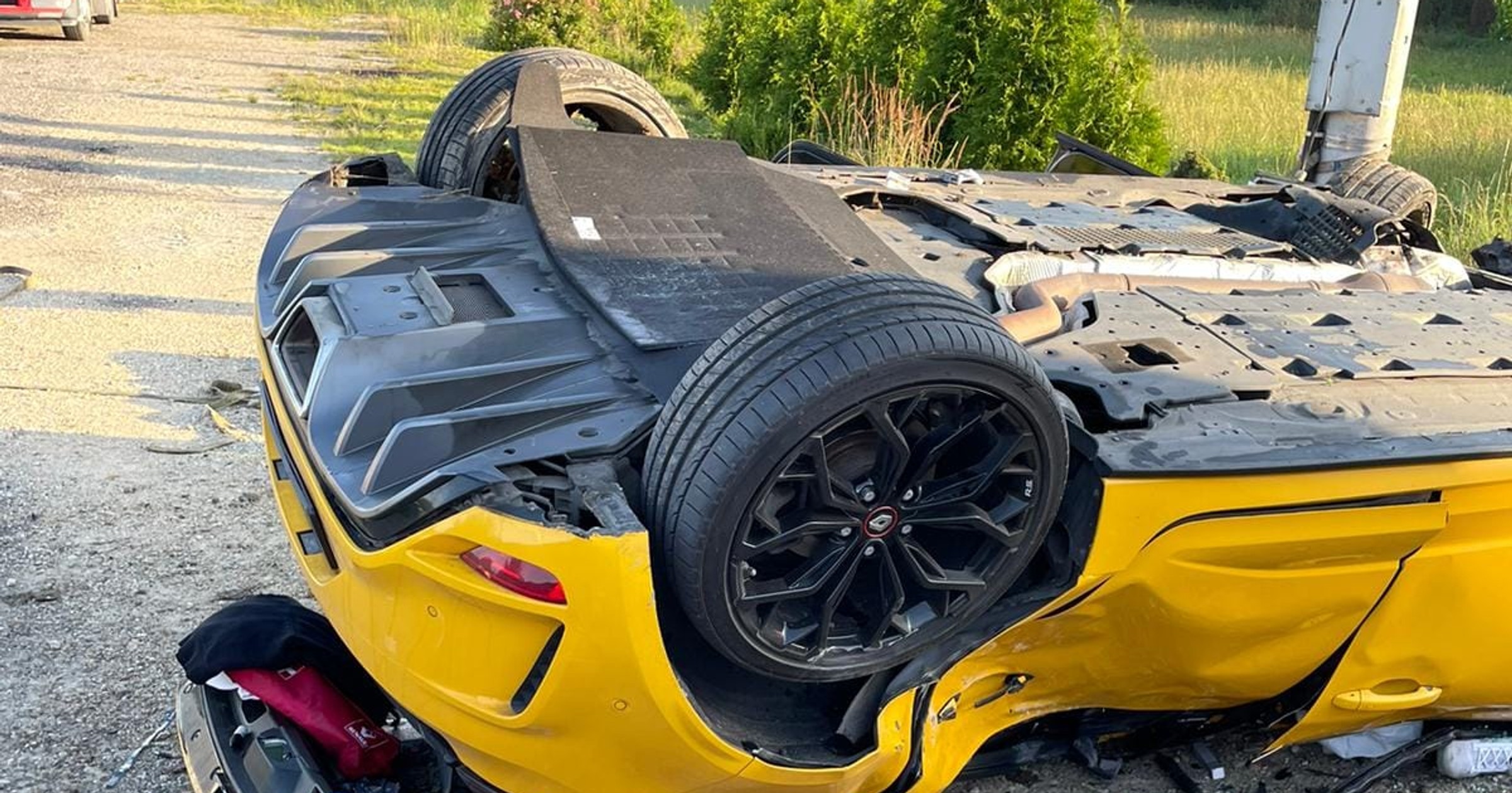 W żółtym Renault Meganie zginęło trzech młodych mężczyzn