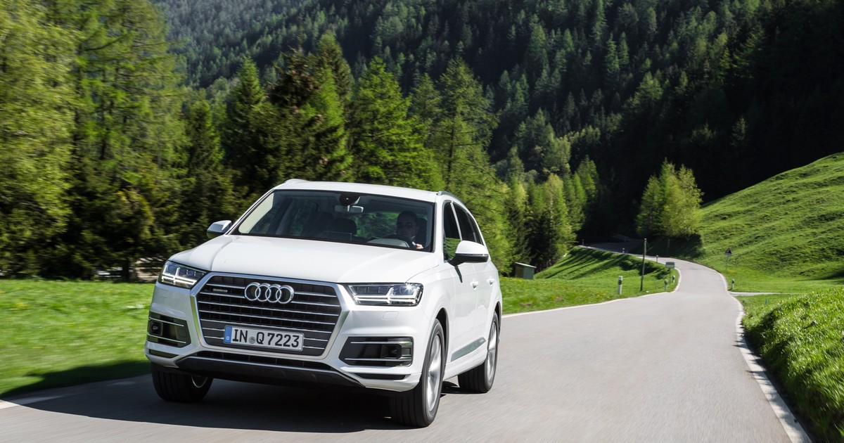 Audi-Q7(1)