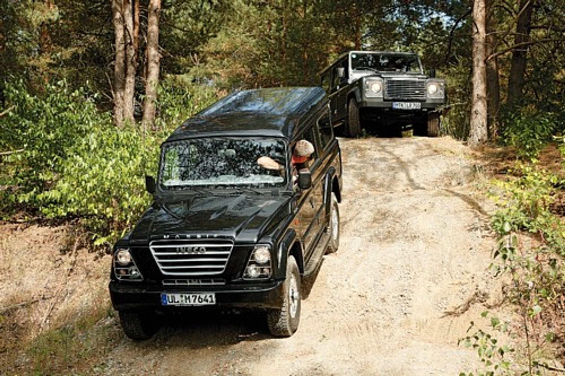 Ekstremaliści - Czyli, Land Rover Defender kontra Iveco Massif