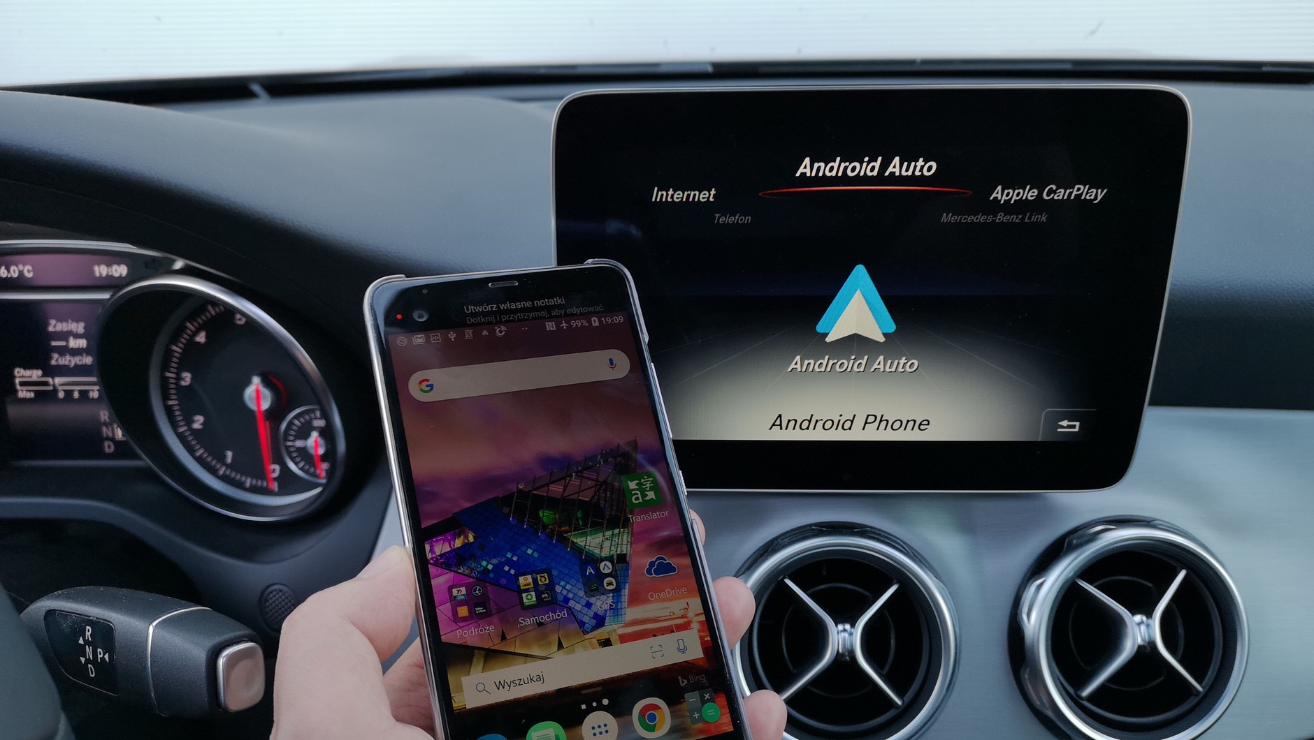 Mercedes GLA - tryb Android Auto ze smartfonem HTC U Ultra