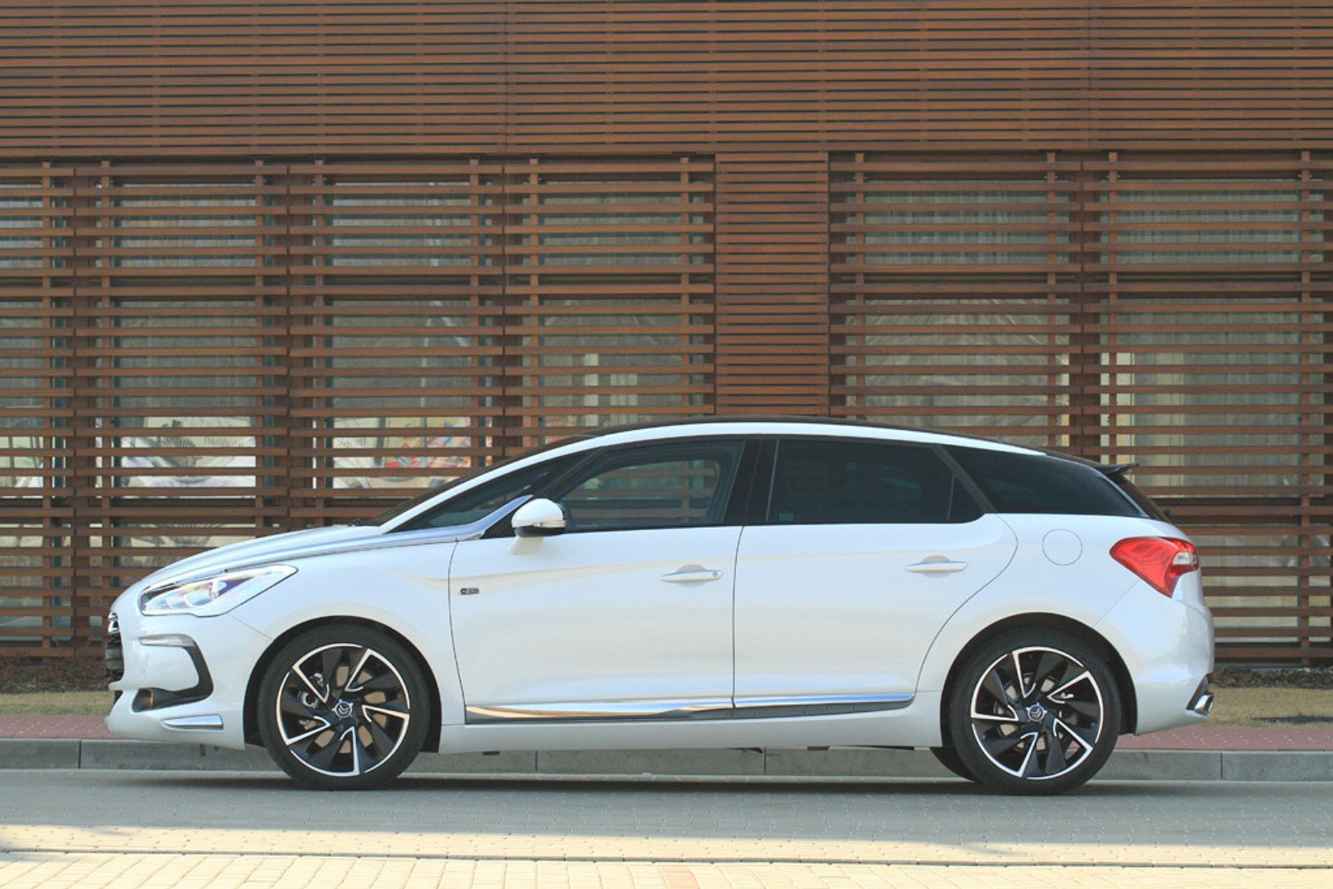 Citroen DS5: hybryda z dieslem