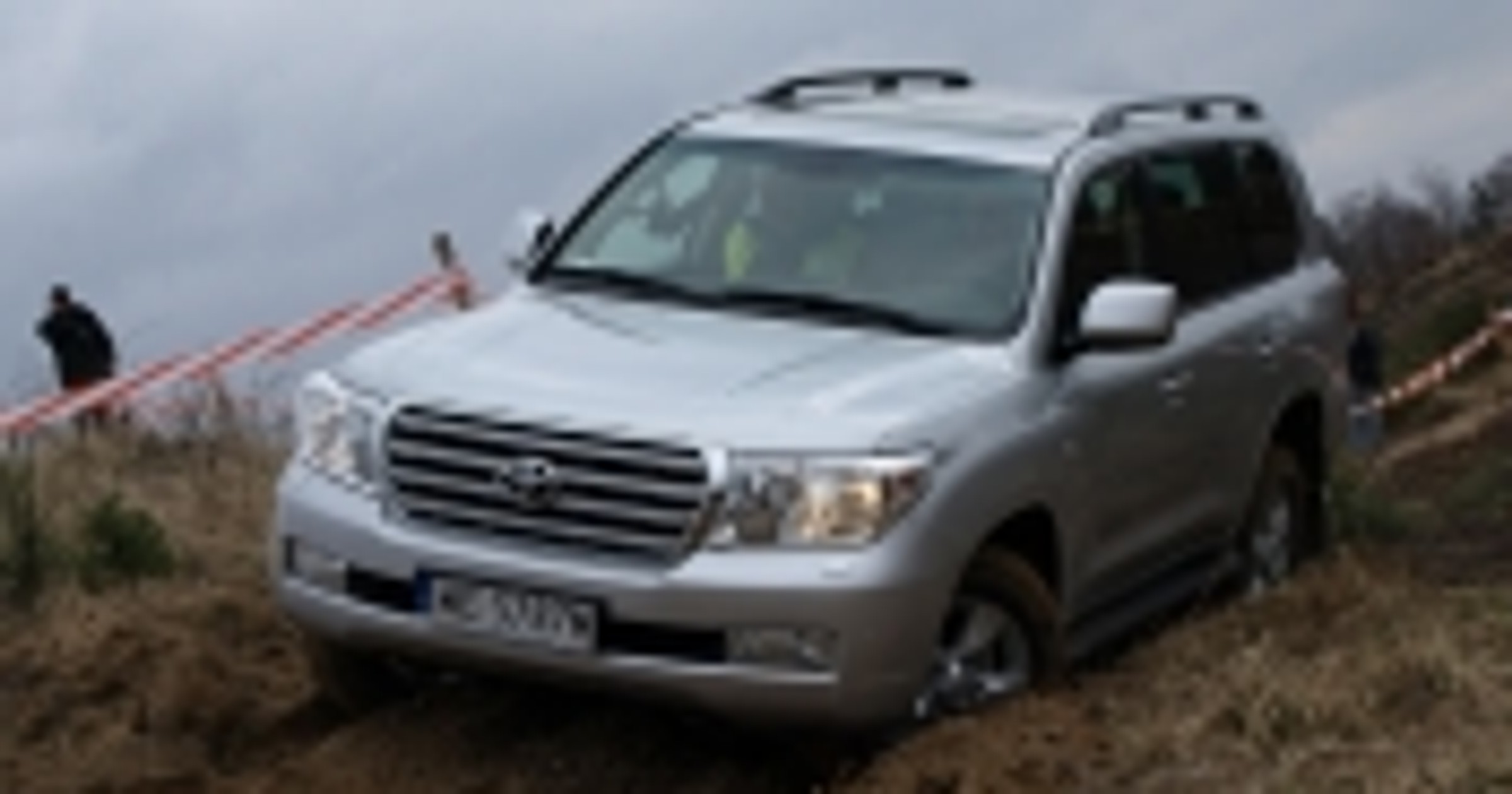 Jeździliśmy nowym Land Cruiserem V8