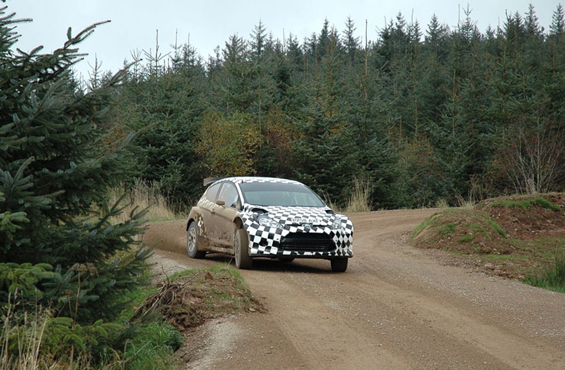 Ford Fiesta Super 2000: rozgrzewka w Szkocji, homologacja w styczniu