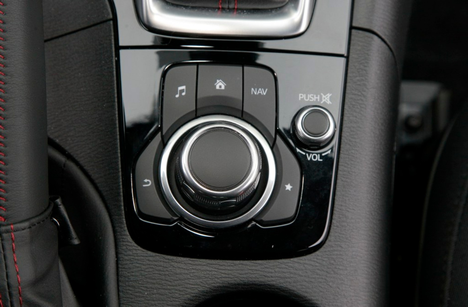 Nowa Mazda 3, pokrętło systemu HMI