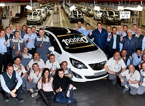 Nowy Opel Meriva razy 100 000