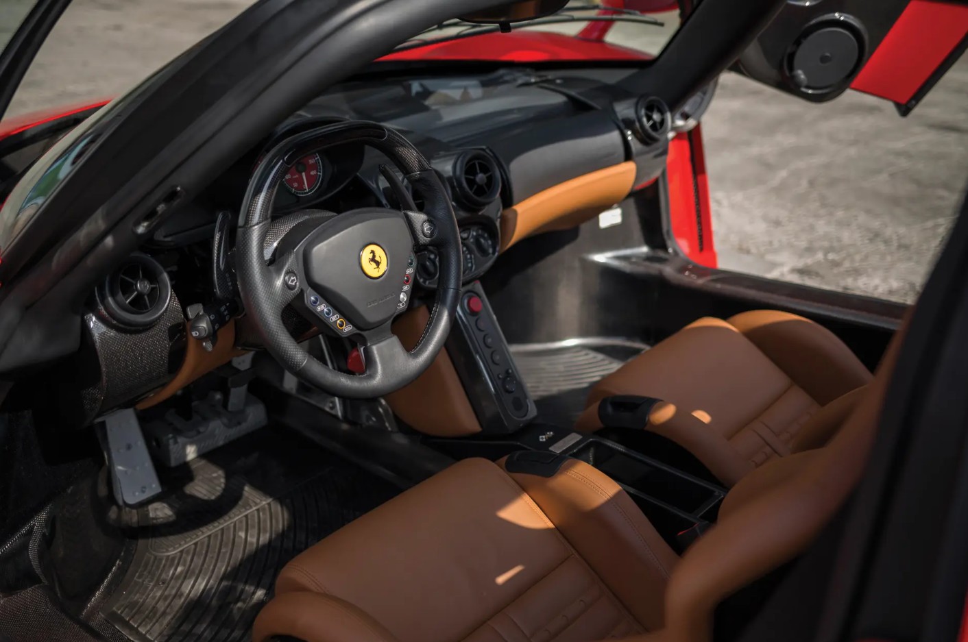 Ferrari Enzo Jana Pawła II trafiło w 2015 r. na aukcję w USA