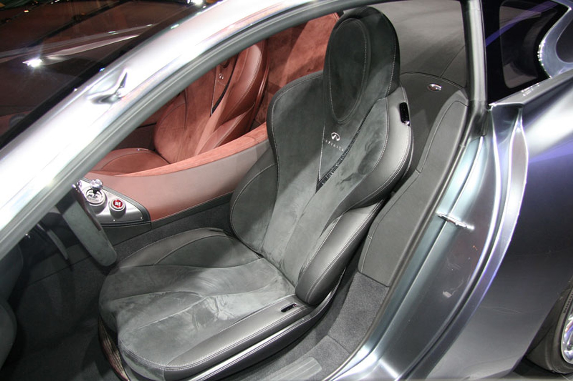 Genewa 2009: Infiniti Essence Concept (fotogaleria)