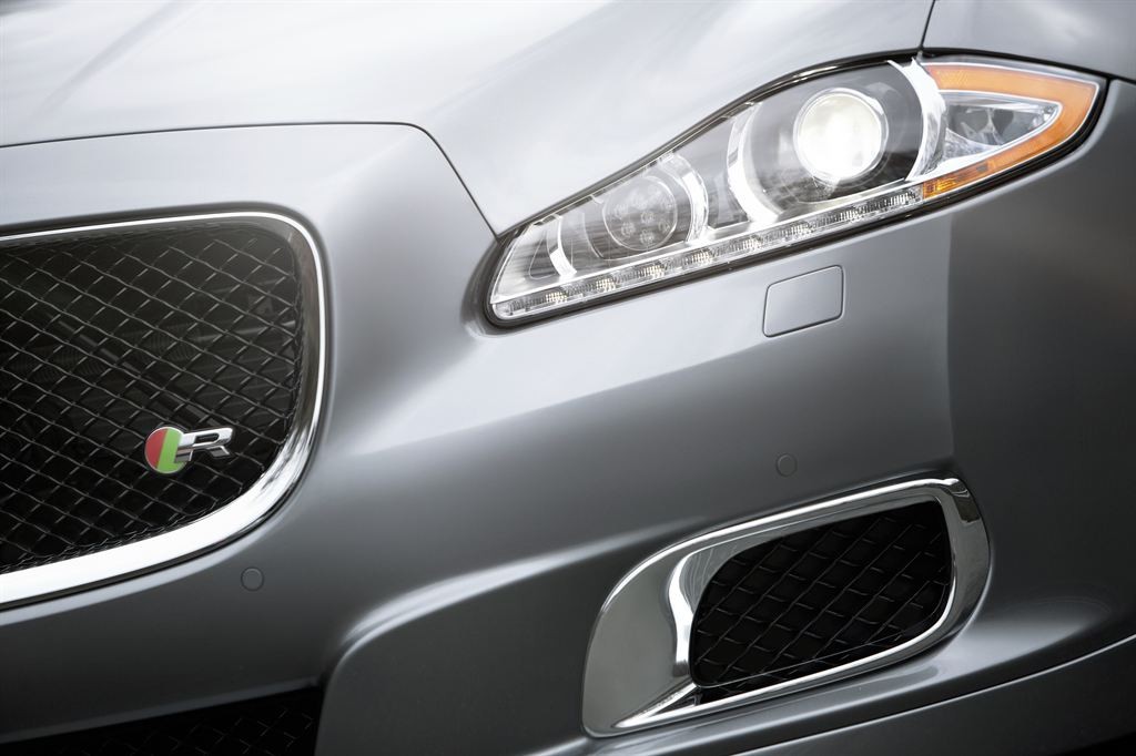 Jaguar XJR: ostry kocur