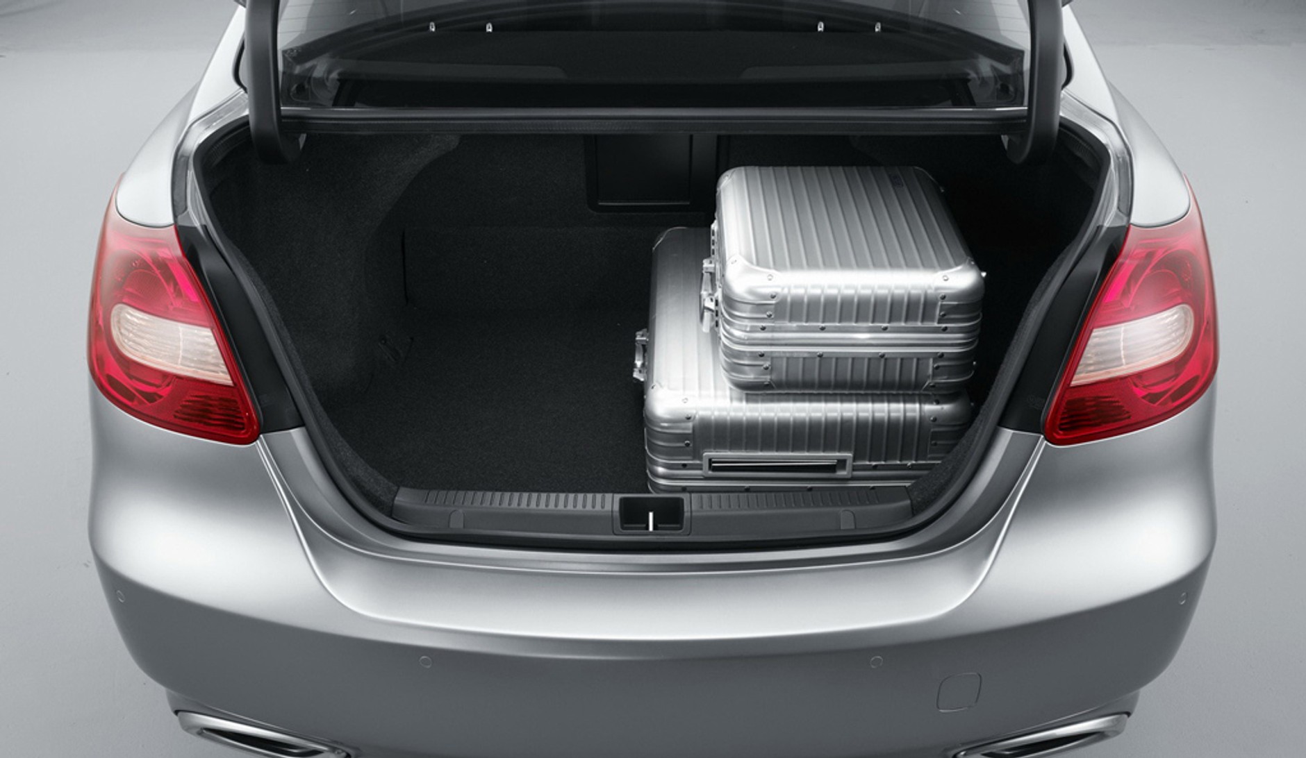 Suzuki Kizashi - Sedan w pełnym wymiarze