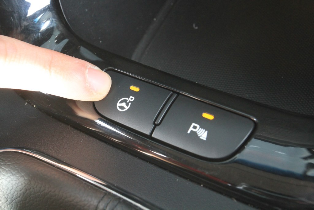 Asystent parkowania działający w trudnych warunkach? Tylko nieliczne systemy radzą sobie w ciasnych miejscach. 