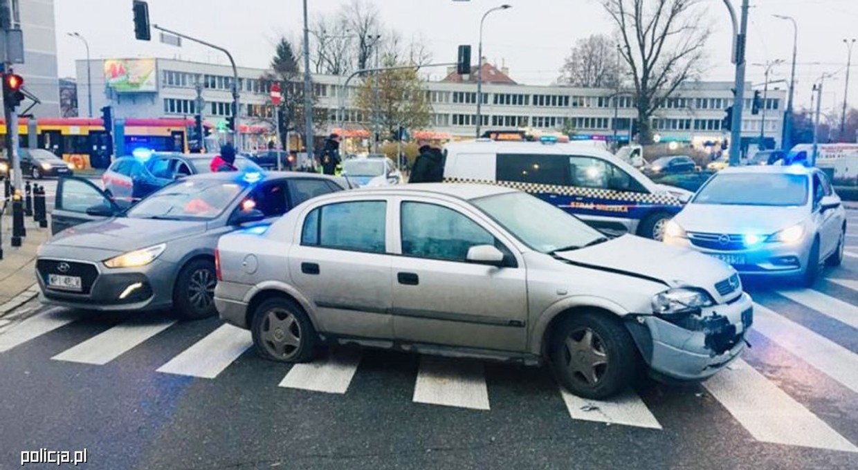 Pościg ulicami Warszawy; policjanci użyli broni