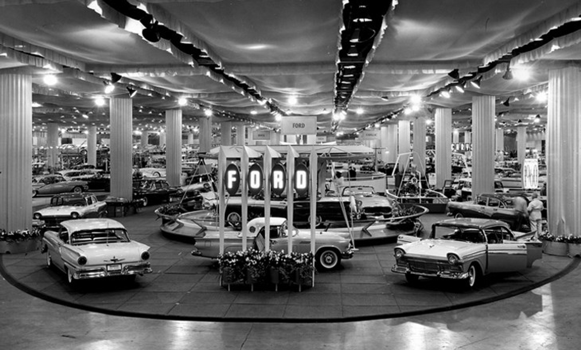 Salon samochodowy w Chicago (1957)