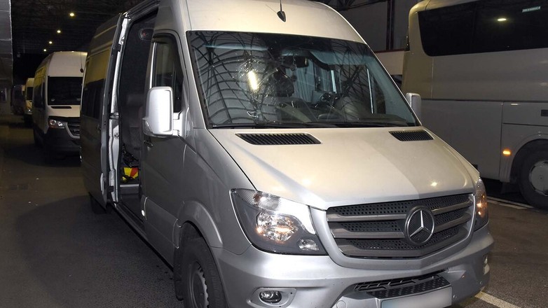 Dwa busy ze skradzionymi skrzyniami biegów