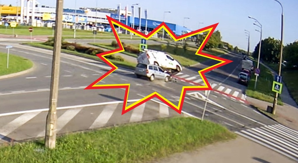 Wypadek w Gorzowie Wielkopolskim. Bus aż wywrócił się na bok