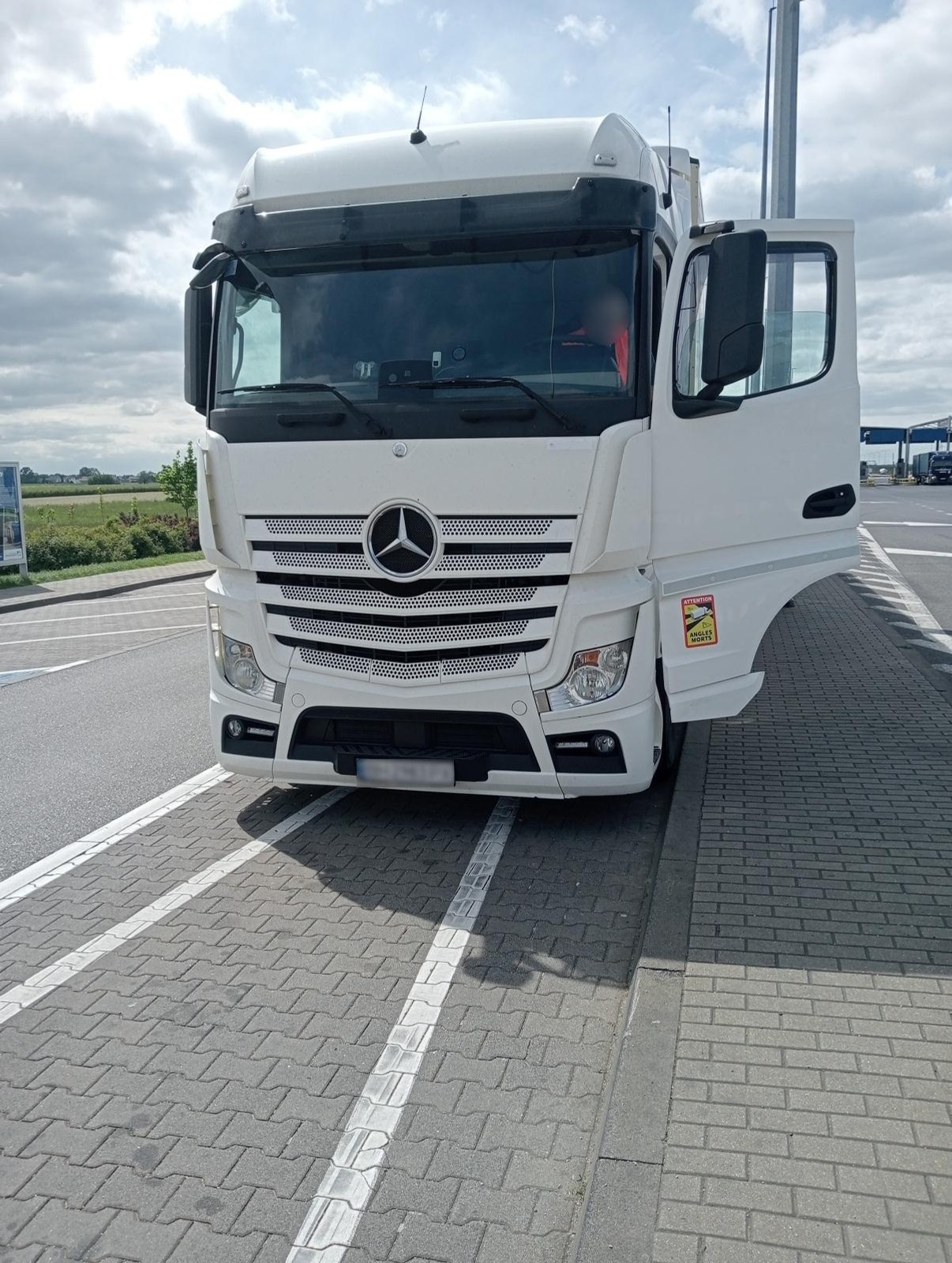 Ciężarówka natychmiast została uziemiona